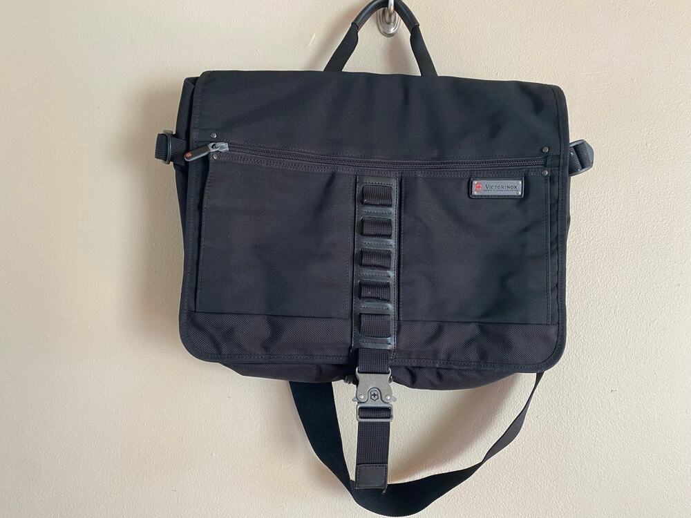 VICTORINOX messenger briefcase crossbody bag black metal closure Swiss army